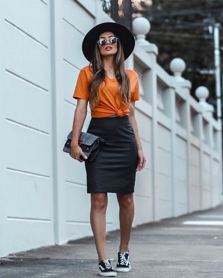 T-shirt and Skirt Outfit Ideas to Love All Summer Long - DIY Darlin'